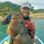 Video Pesca Sub: una Grossa Cernia Sorpresa in Caduta (15 kg)