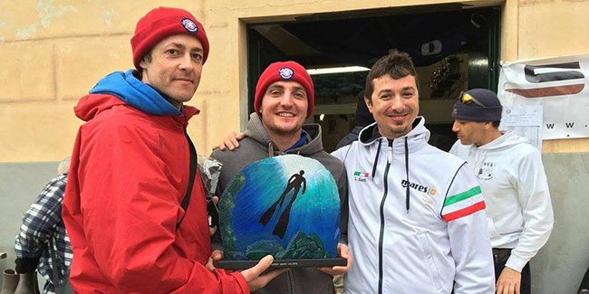 Consegna del Trofeo Santi Calisto ai vincitori dell'edizione 2016 da parte di Luca Santi