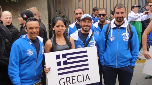 La squadra greca prima della sfilata inaugurale (foto N. Kambanis)