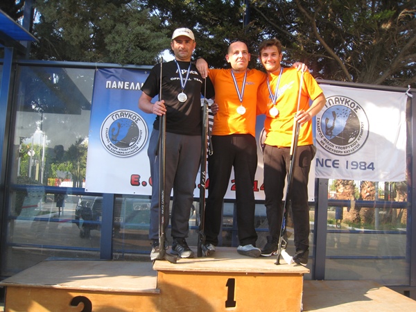 Da sinistra: Sarantinos, Tsimbidis e Xanthakis che prenderanno parte alla gara di tiro libero (foto Bellos)