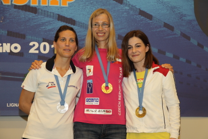Sul podio della statica femminile Gabriela Grezlova indossa gli stessi occhiali con cui ha disputato la gara (foto S. Rubera)