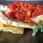 Filetto di orata con panure di pomodoro e chips di patate