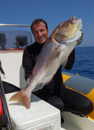 Gabriele Delbene con un grosso dentice