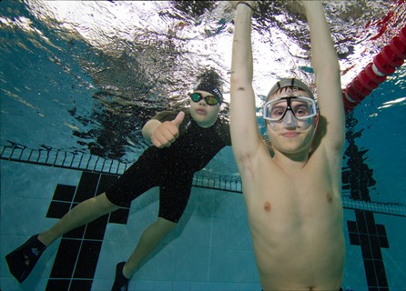 Per i ragazzi che partecipano al progetto l'apnea è soprattutto divertimento (foto F. Amerio)